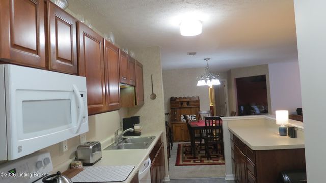 10400 Southern Meadows Dr APT 103, Louisville, KY 40241