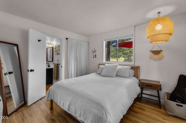 18943 Martingale Circle, Bend, OR 97703