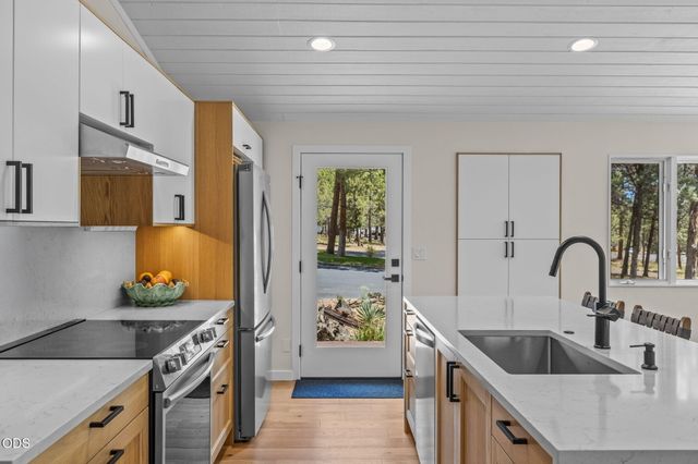 18943 Martingale Circle, Bend, OR 97703