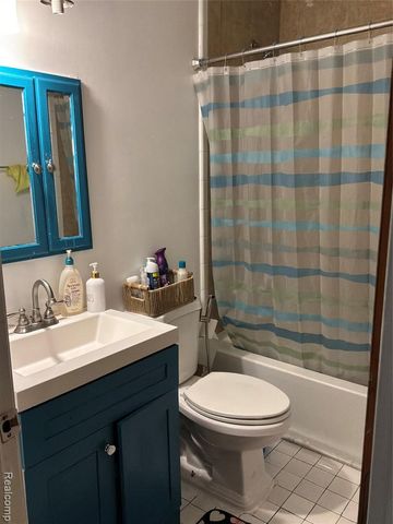 3896 Poplar Avenue, Warren, MI 48091