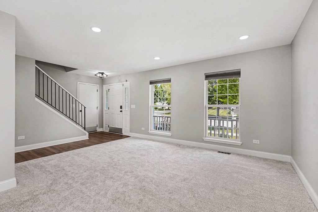 2811 Skylane Drive, Naperville, IL 60564 — photo 2