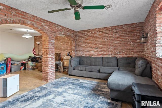 27 SKYVIEW Drive, Springfield, IL 62702