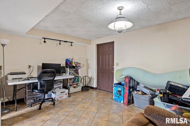 27 SKYVIEW Drive, Springfield, IL 62702