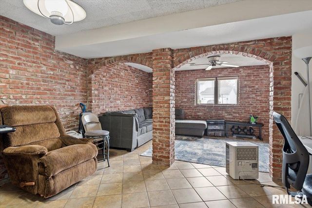 27 SKYVIEW Drive, Springfield, IL 62702