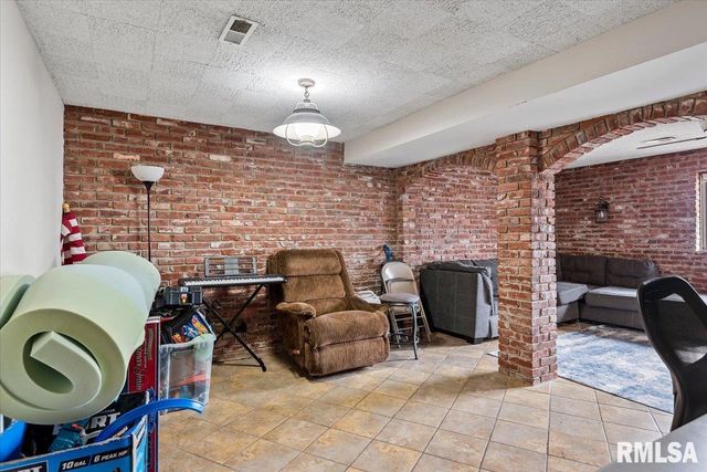 27 SKYVIEW Drive, Springfield, IL 62702