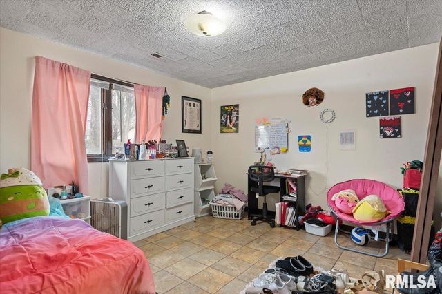 27 SKYVIEW Drive, Springfield, IL 62702