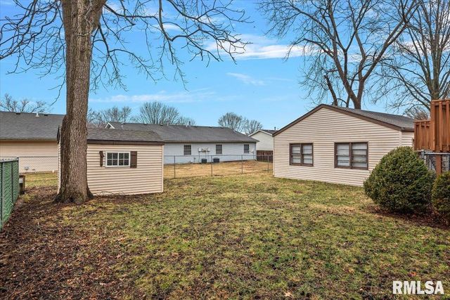 27 SKYVIEW Drive, Springfield, IL 62702