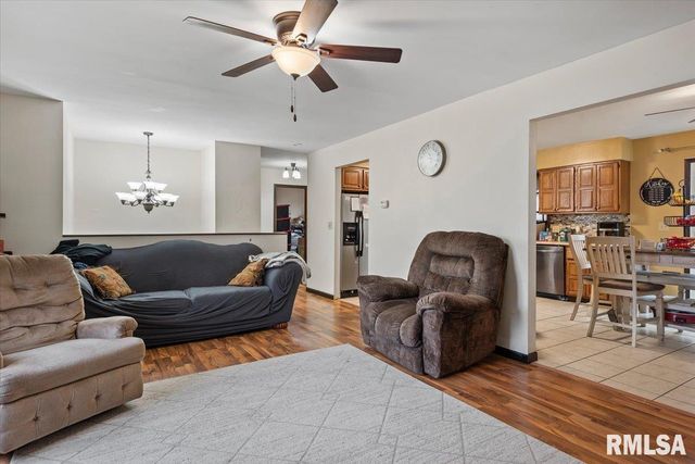 27 SKYVIEW Drive, Springfield, IL 62702