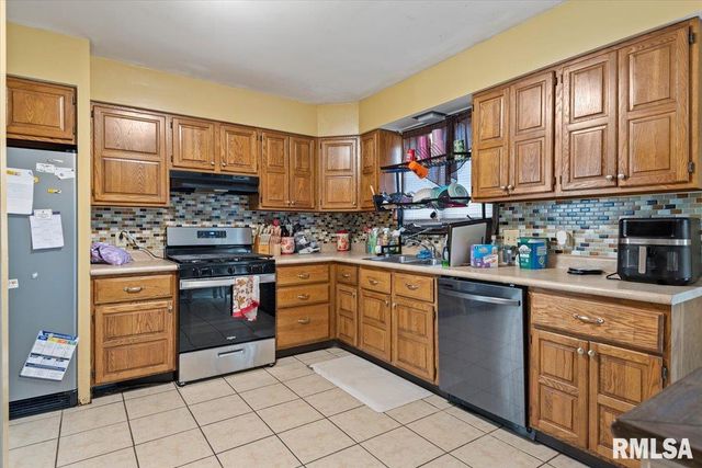 27 SKYVIEW Drive, Springfield, IL 62702