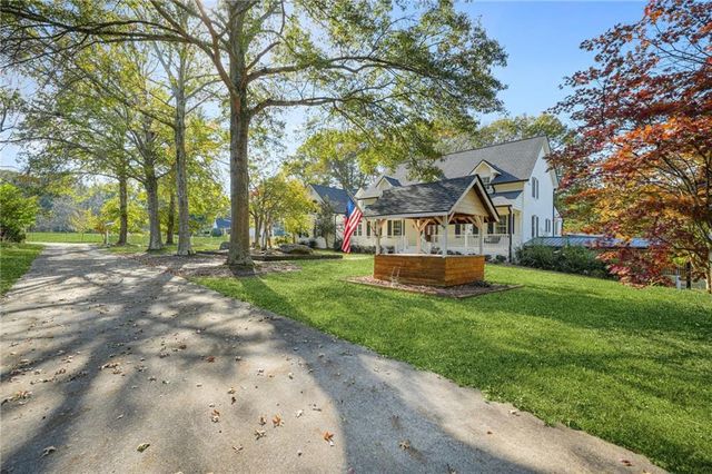 5422 Hill SW Road, Powder Springs, GA 30127