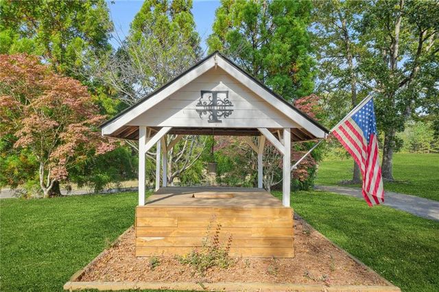 5422 Hill SW Road, Powder Springs, GA 30127