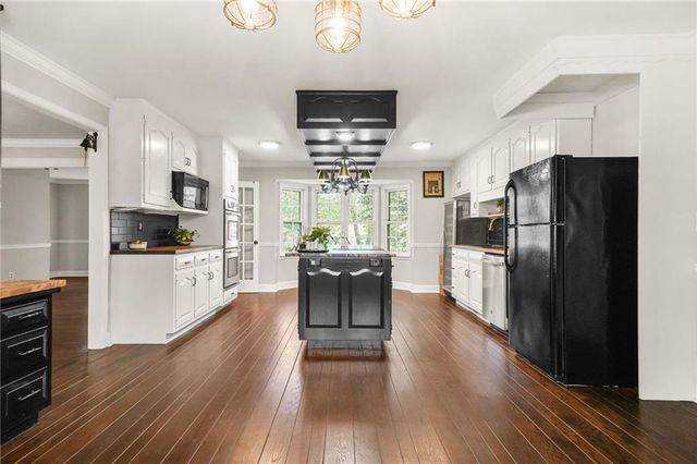 5422 Hill SW Road, Powder Springs, GA 30127