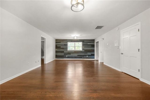 5422 Hill SW Road, Powder Springs, GA 30127