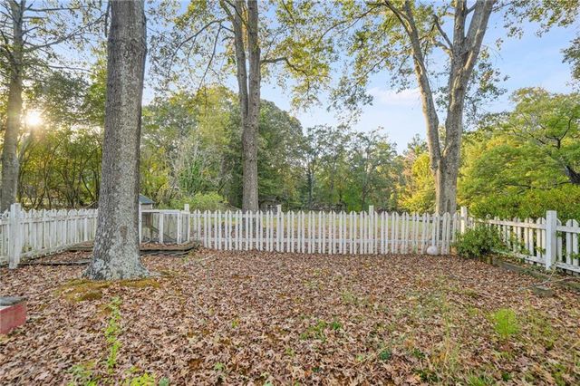 5422 Hill SW Road, Powder Springs, GA 30127