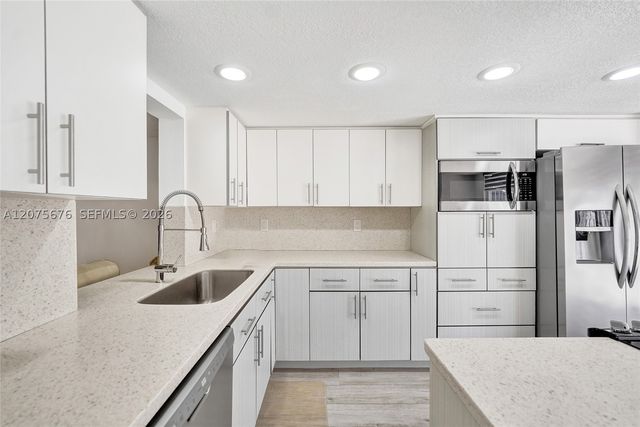 2716 NE 8th St 2716, Hallandale Beach, FL 33009