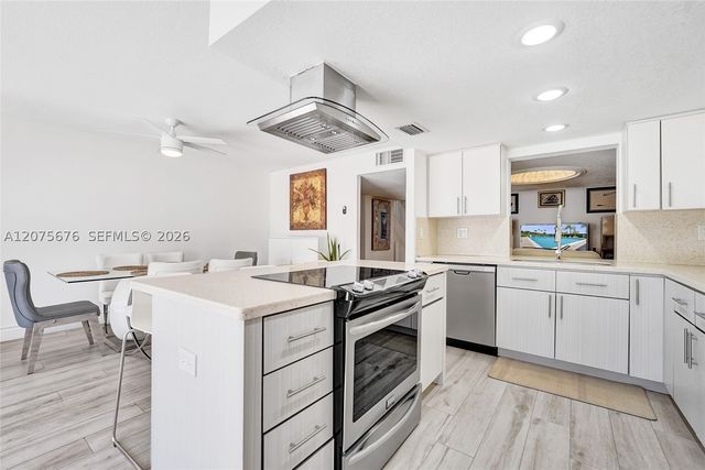2716 NE 8th St 2716, Hallandale Beach, FL 33009