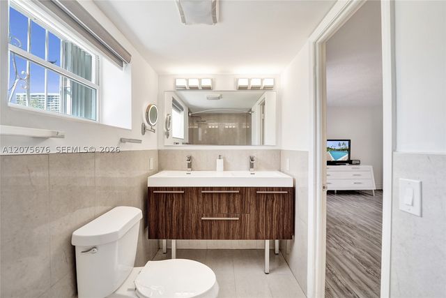 2716 NE 8th St 2716, Hallandale Beach, FL 33009
