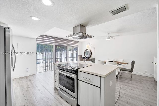 2716 NE 8th St 2716, Hallandale Beach, FL 33009