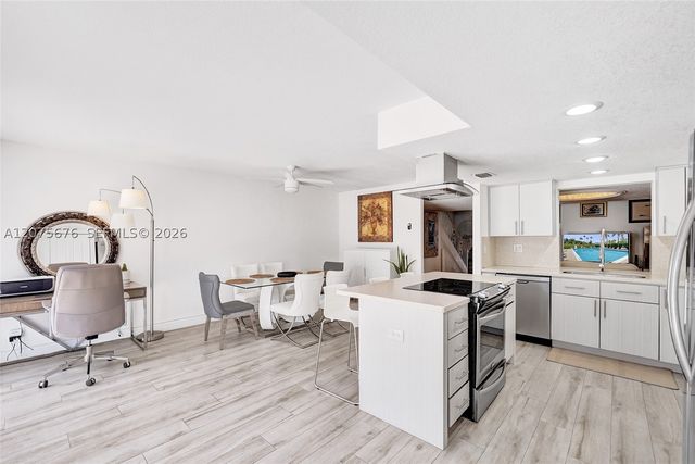 2716 NE 8th St 2716, Hallandale Beach, FL 33009