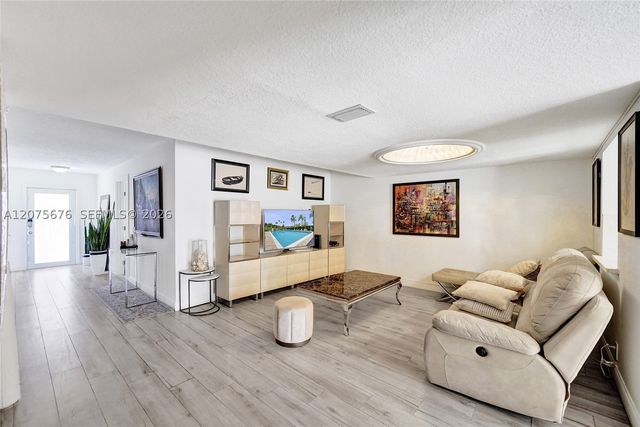 2716 NE 8th St 2716, Hallandale Beach, FL 33009