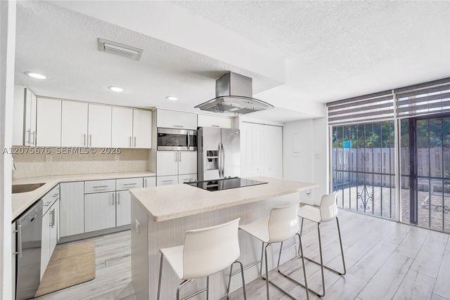 2716 NE 8th St 2716, Hallandale Beach, FL 33009