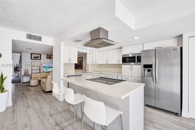 2716 NE 8th St 2716, Hallandale Beach, FL 33009