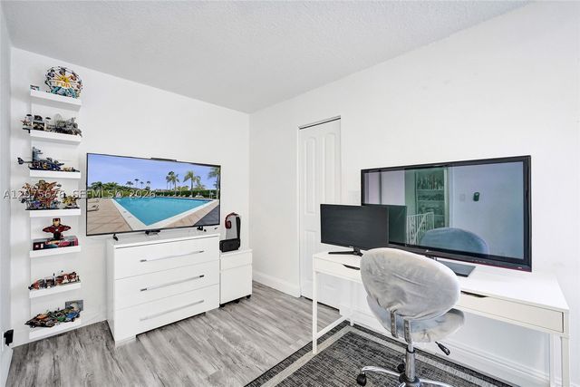 2716 NE 8th St 2716, Hallandale Beach, FL 33009
