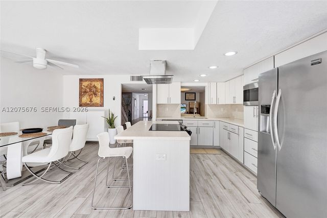 2716 NE 8th St 2716, Hallandale Beach, FL 33009