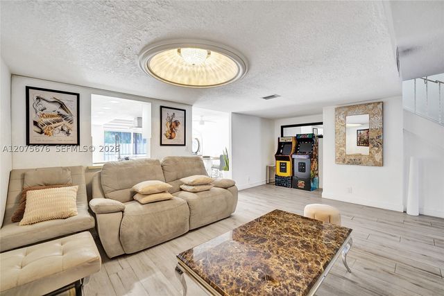 2716 NE 8th St 2716, Hallandale Beach, FL 33009