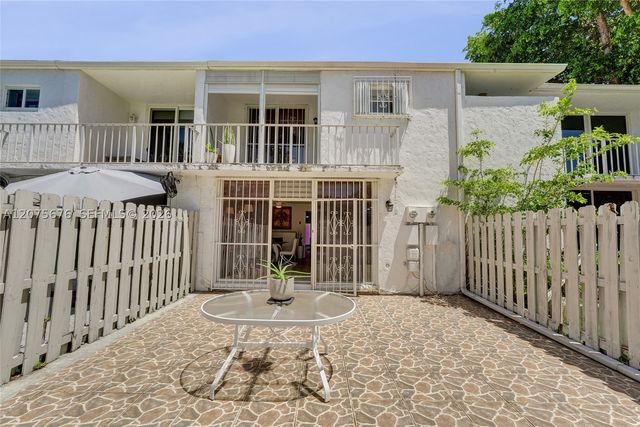2716 NE 8th St 2716, Hallandale Beach, FL 33009