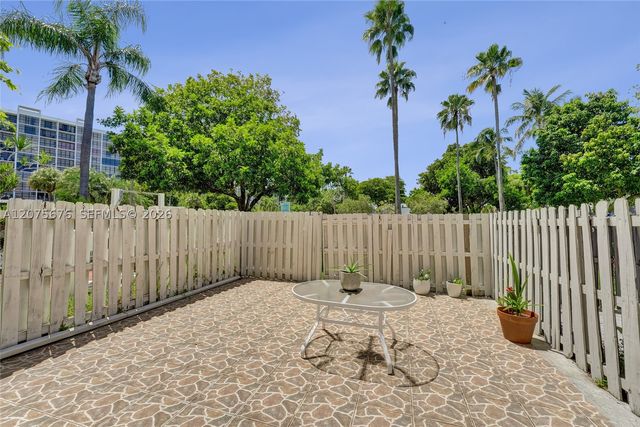 2716 NE 8th St 2716, Hallandale Beach, FL 33009