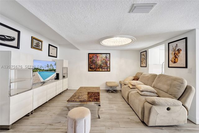 2716 NE 8th St 2716, Hallandale Beach, FL 33009