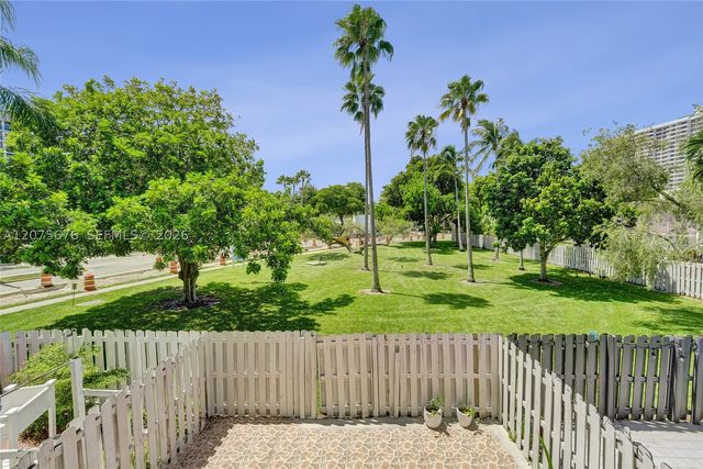 2716 NE 8th St 2716, Hallandale Beach, FL 33009
