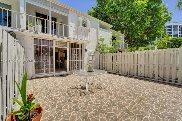 2716 NE 8th St 2716, Hallandale Beach, FL 33009