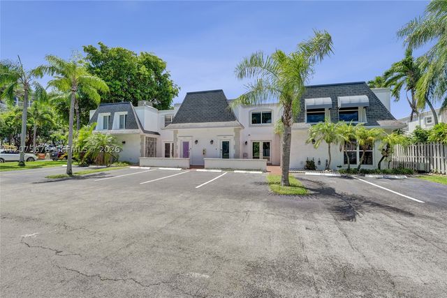 2716 NE 8th St 2716, Hallandale Beach, FL 33009