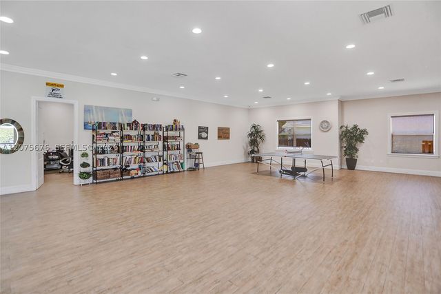 2716 NE 8th St 2716, Hallandale Beach, FL 33009