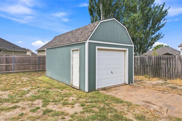 809 N Bay Country, Wichita, KS 67235