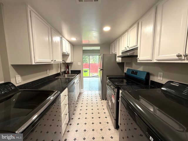 2819 BANKS CT, Dumfries, VA 22026