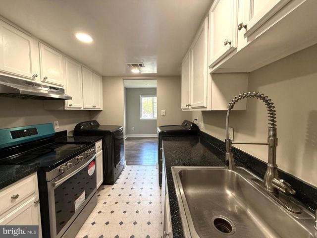 2819 BANKS CT, Dumfries, VA 22026