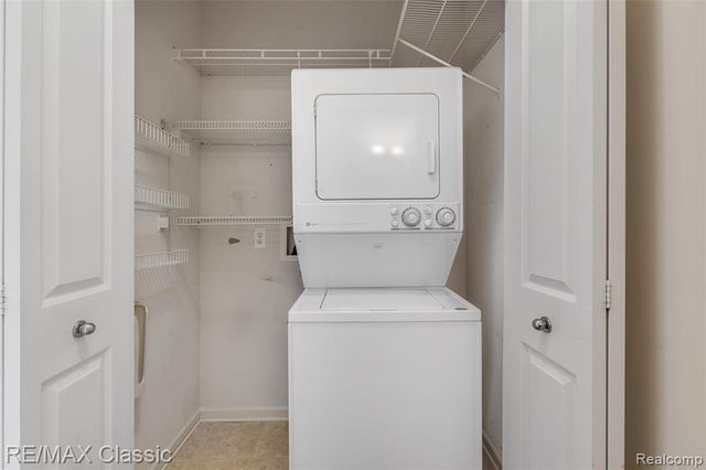 8114 Heron Hills Drive, Walled Lake, MI 48390