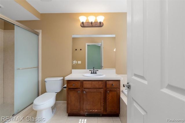 8114 Heron Hills Drive, Walled Lake, MI 48390