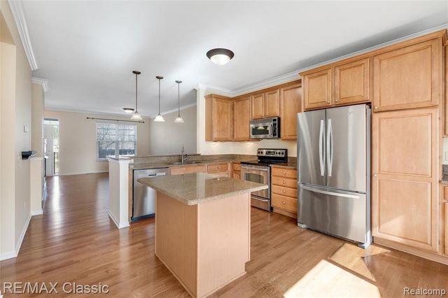 8114 Heron Hills Drive, Walled Lake, MI 48390