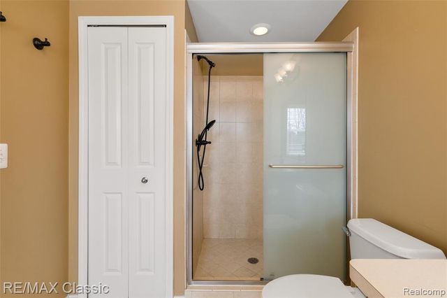 8114 Heron Hills Drive, Walled Lake, MI 48390