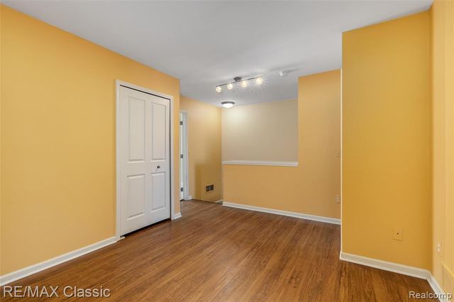 8114 Heron Hills Drive, Walled Lake, MI 48390