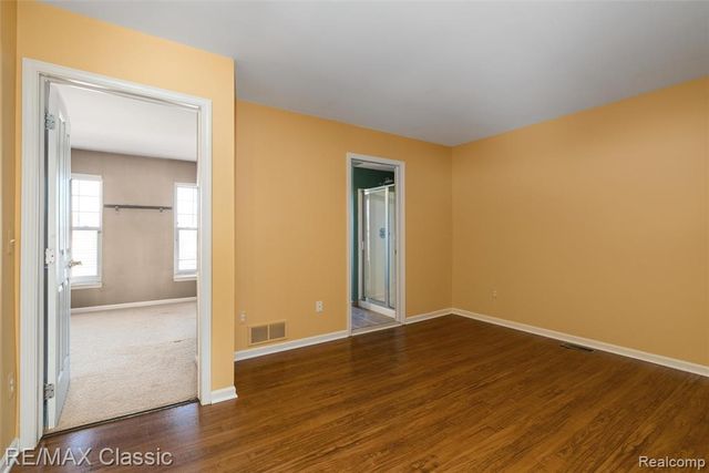 8114 Heron Hills Drive, Walled Lake, MI 48390