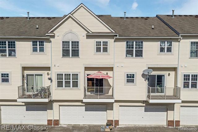 8114 Heron Hills Drive, Walled Lake, MI 48390