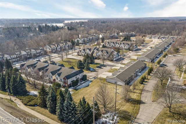 8114 Heron Hills Drive, Walled Lake, MI 48390