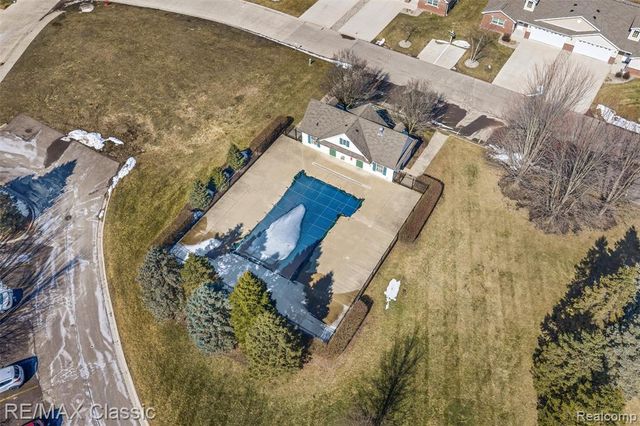 8114 Heron Hills Drive, Walled Lake, MI 48390