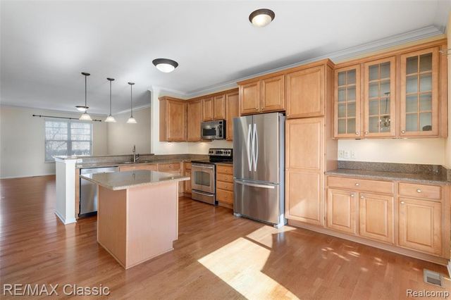 8114 Heron Hills Drive, Walled Lake, MI 48390