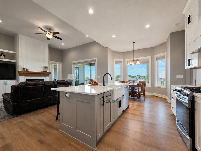 1727 Roebling Road, Adel, IA 50003